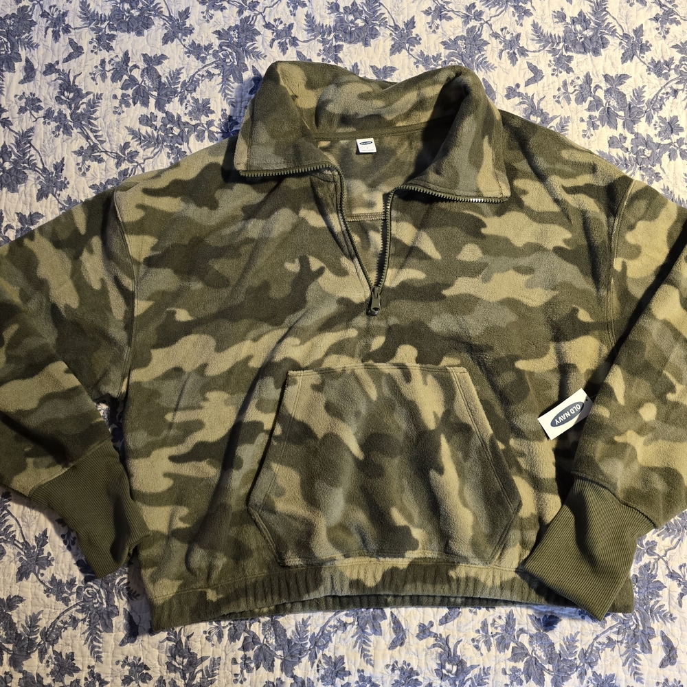 Old Navy Camouflage Fleece Pullover